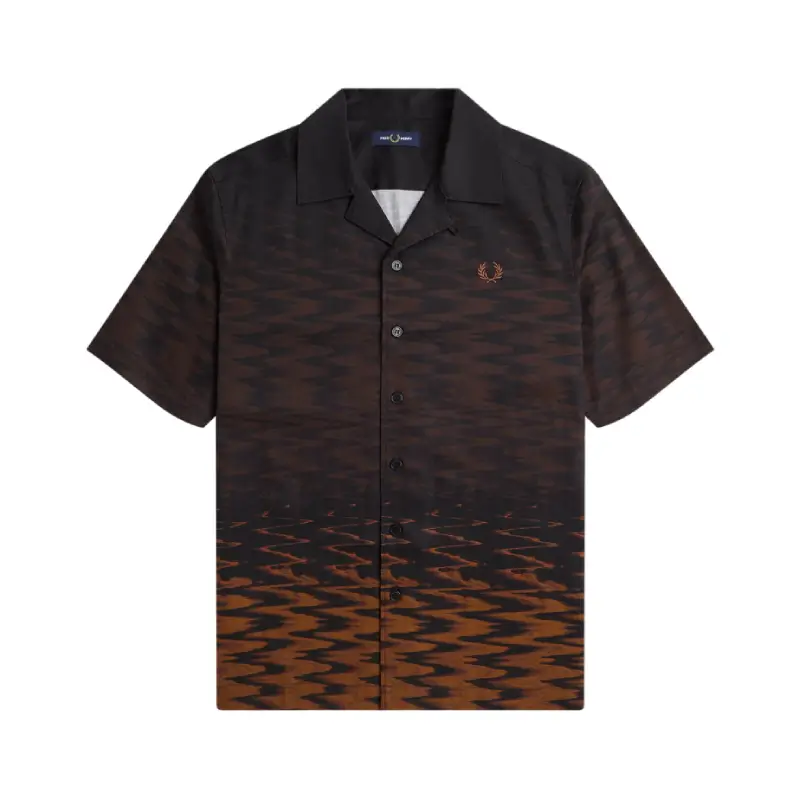 fred perry camisa com colarinho plano com gráfico de onda